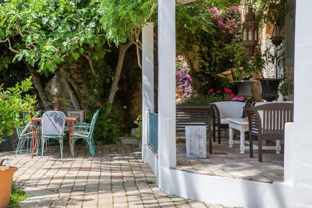 Sitges Hill Retreats-Masia Nur 22 Bedrooms Divided Over 9 Houses For Max 44 Guests กันเยเยส ภายนอก รูปภาพ