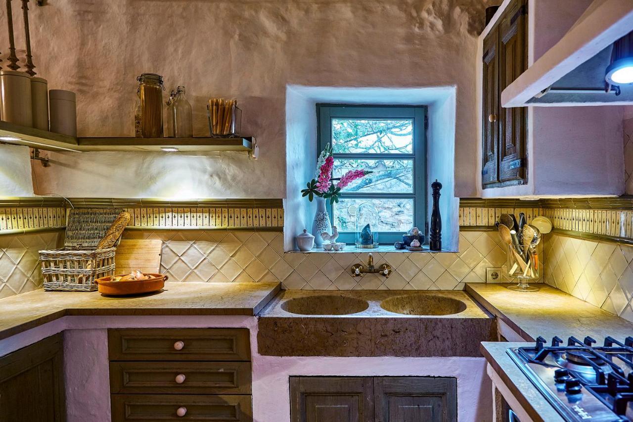 Sitges Hill Retreats-Masia Nur 22 Bedrooms Divided Over 9 Houses For Max 44 Guests กันเยเยส ภายนอก รูปภาพ