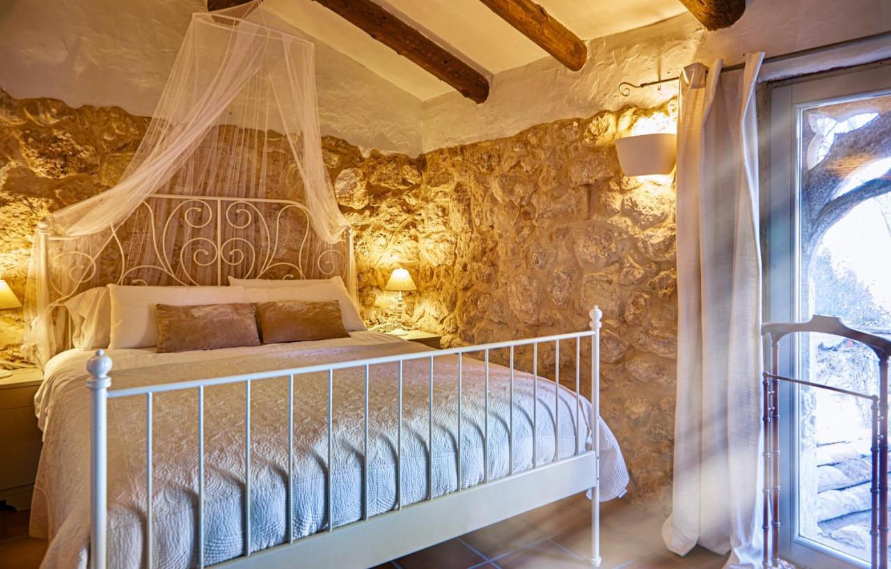 Sitges Hill Retreats-Masia Nur 22 Bedrooms Divided Over 9 Houses For Max 44 Guests กันเยเยส ภายนอก รูปภาพ